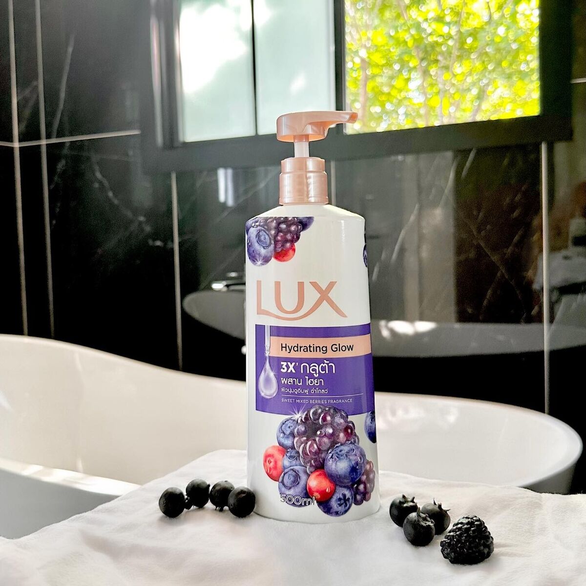 LUX MIXED BERRIES BODY WASH 450ML